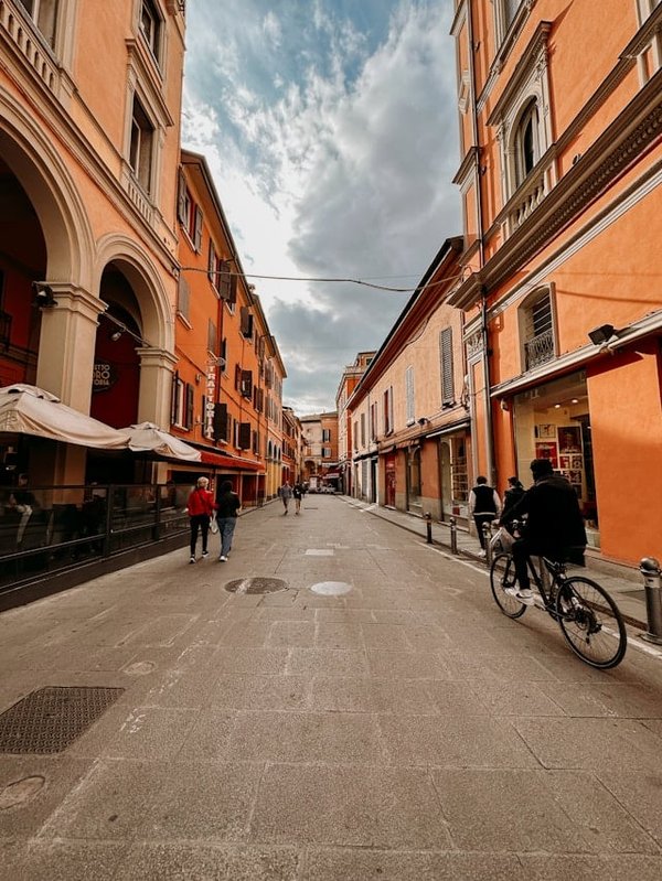 Quels sont les meilleurs circuits de vélo pour découvrir les trésors cachés de la Sardaigne, Italie ?